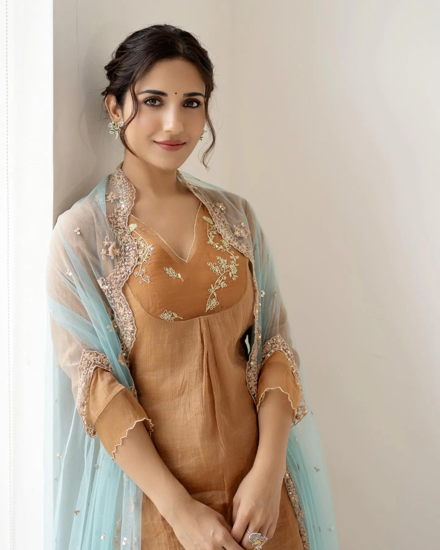Ruhani Sharma - ruhani-sharma-sexy-42.webp